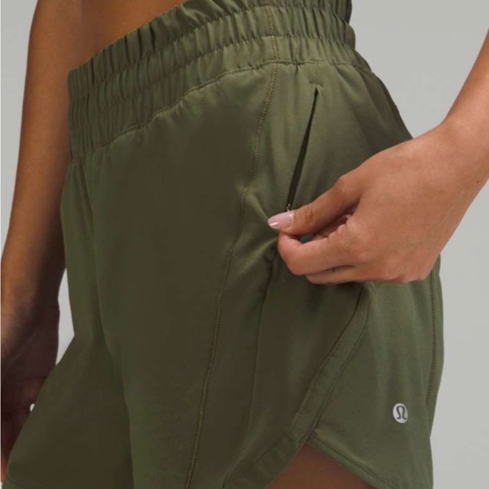 lululemon athletica track that high rise 5” short size 6